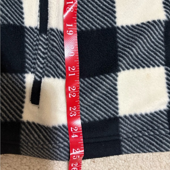 Chaps black and cream checkered fleece vest. Full zip front. EUC. Size large. - Picture 6 of 6